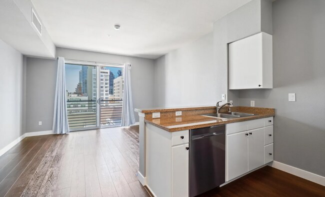 Building Photo - 445 Island Ave