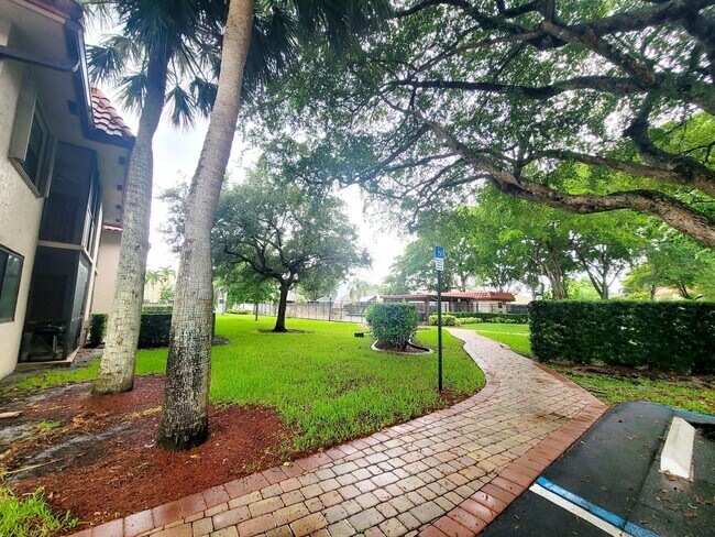 Building Photo - 15702 E Waterside Cir
