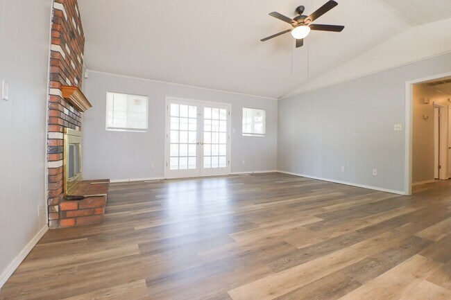 Building Photo - 3 Bed 2 Bath Sand Springs
