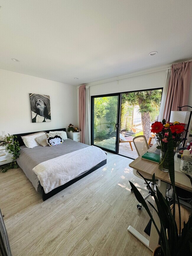 Building Photo - 6143 Carpenter Ave