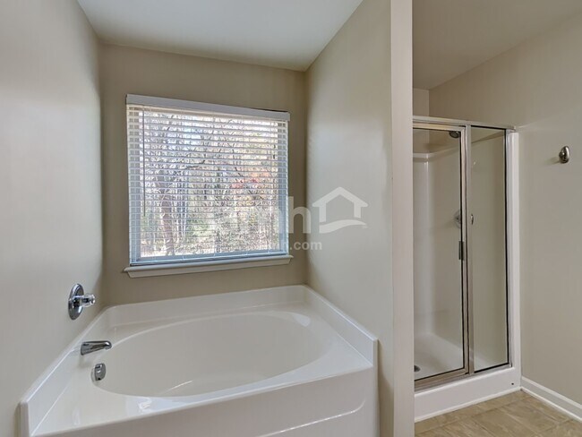 Building Photo - 812 Whitfield Oak Rd