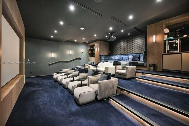 Building Photo - 650 NE 32nd St