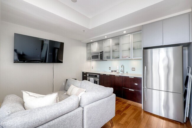 Building Photo - San Diego VIEW UNIT! Downtown  Gaslamp Quarter Three Weeks FREE Furnished  Studio -Available NOW!