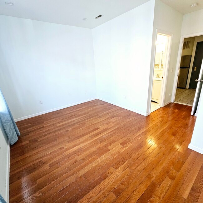 Building Photo - 630 South St