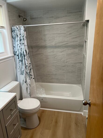 Building Photo - 110 Elm St