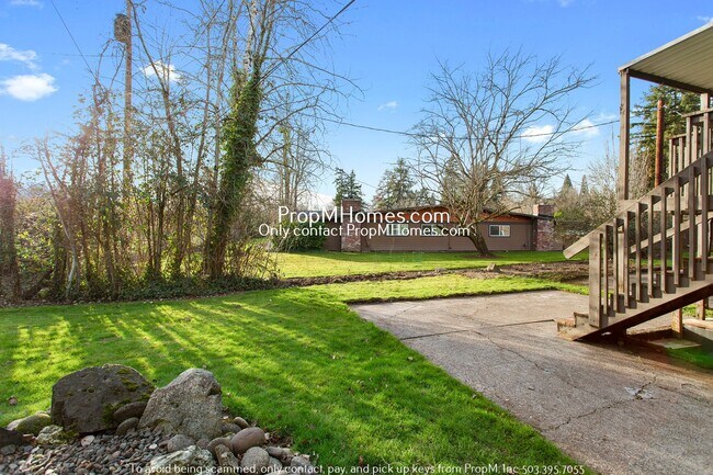 Building Photo - Charming 2 Bedroom Duplex in SW Portland!