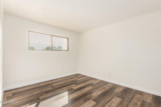 Building Photo - 5031 E Pershing Ave