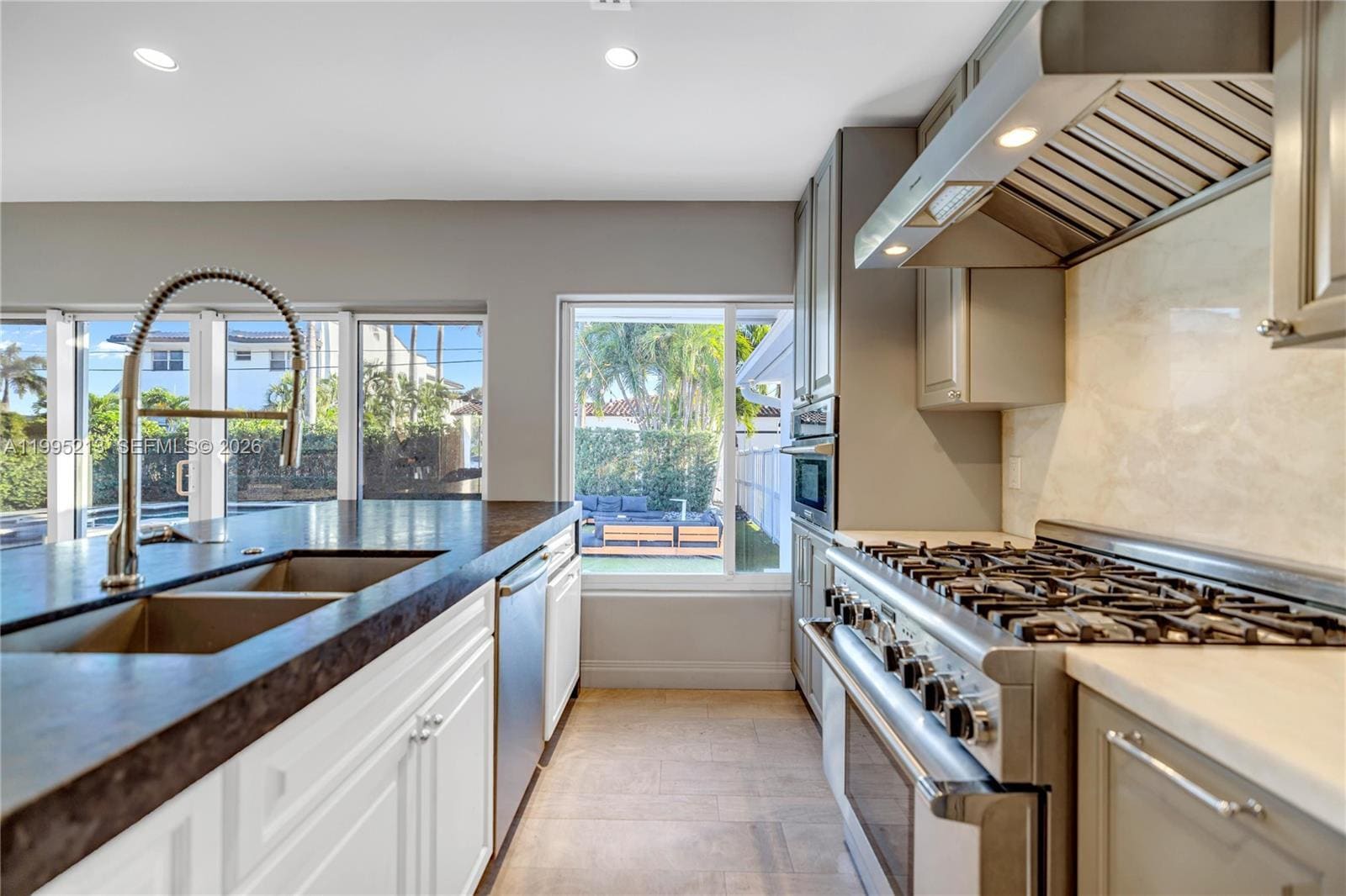 Building Photo - 750 Harrison St