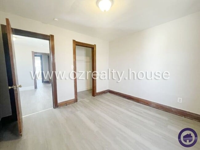 Building Photo - 1031 N Michigan St