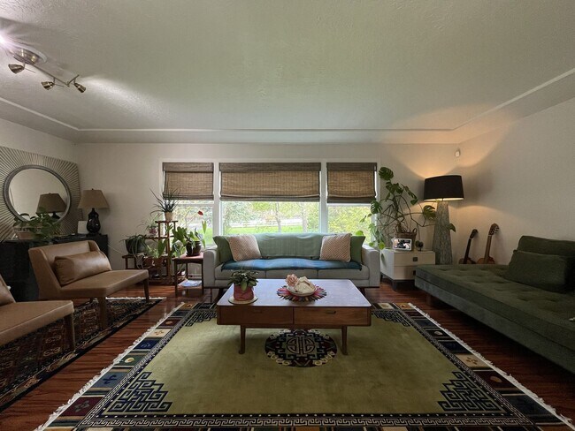 Building Photo - Comfortable Living in Bethany with Two Separate Units, Expansive 0.45-Acre Lot & Versatile Detach...