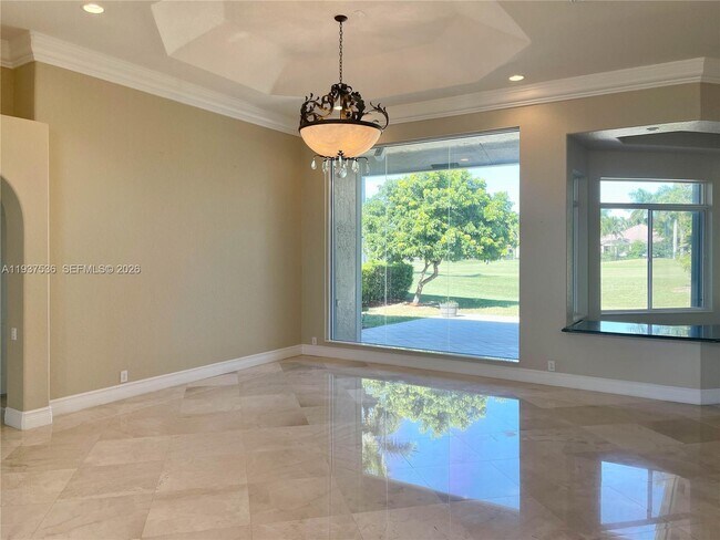 Building Photo - 2579 Mayfair Ln