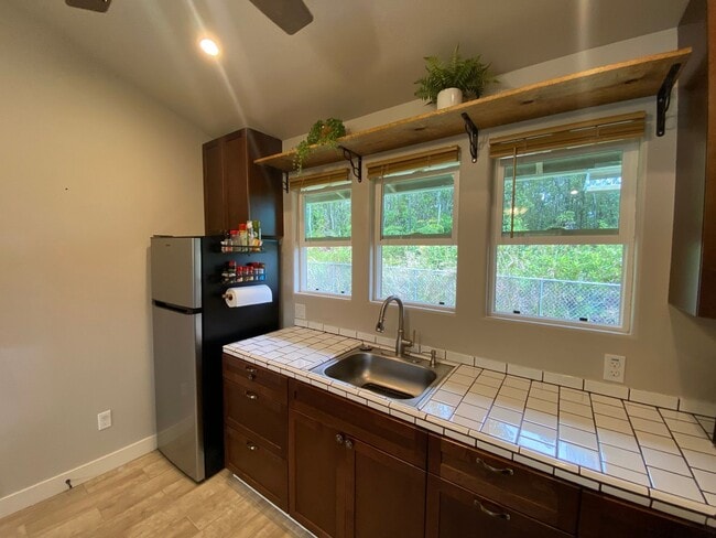 Building Photo - Volcano- Royal Hawaiian Estates