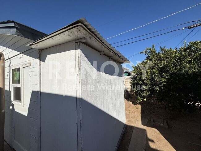 Building Photo - Modern, Solar Energy, 2-Bedroom detached Casita!