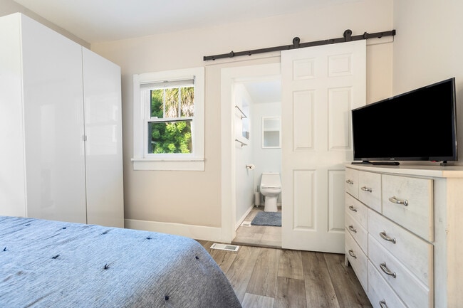 Building Photo - 2402 52nd St S