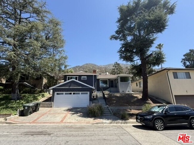 Primary Photo - 3035 Highridge Rd