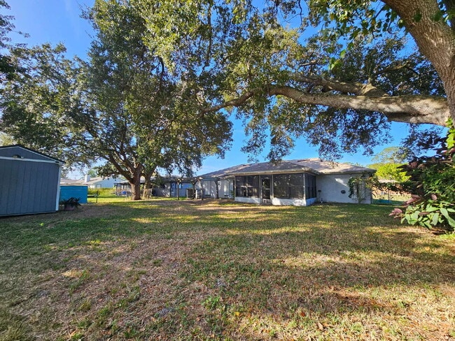 Building Photo - 819 Glencove Ave NW