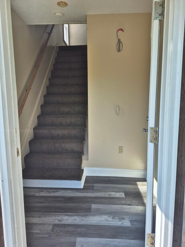 Building Photo - 124 Crain Ave