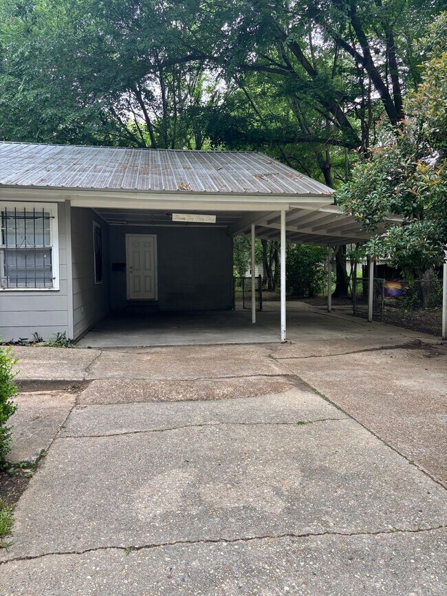 Building Photo - 3211 Charleston Dr