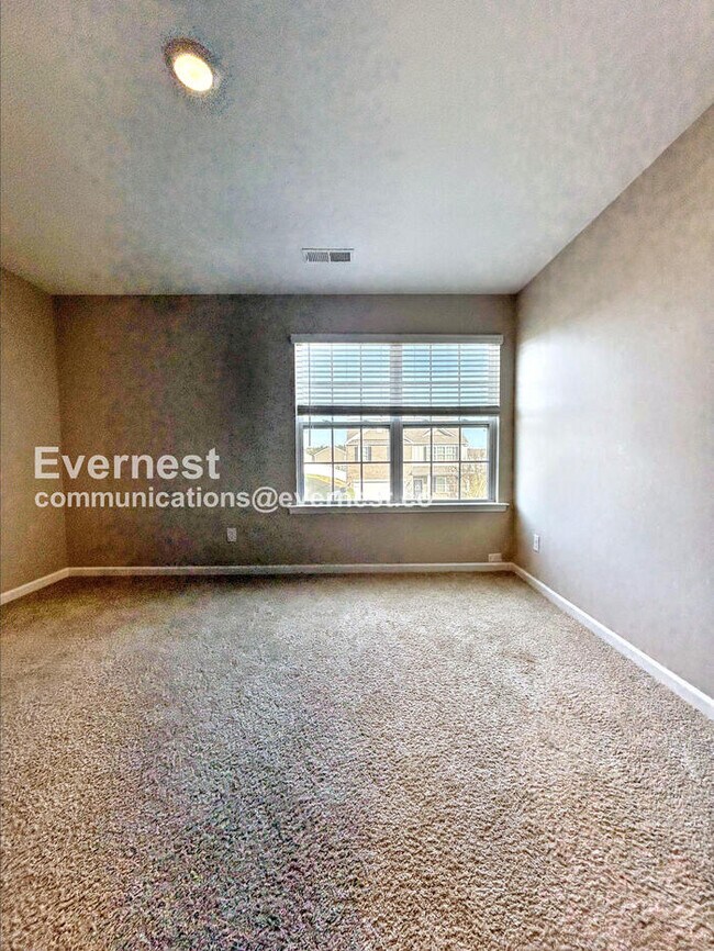 Building Photo - 160 Cherry Birch St