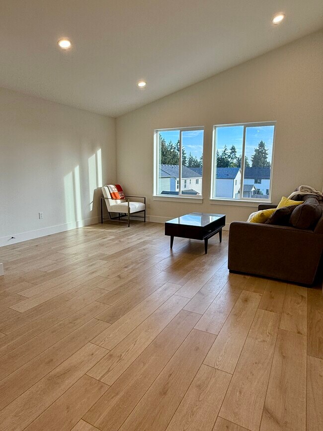 Building Photo - 4522 NE 59th Ave