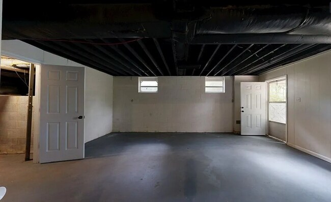 Building Photo - 3 Bed 2 Bath Home