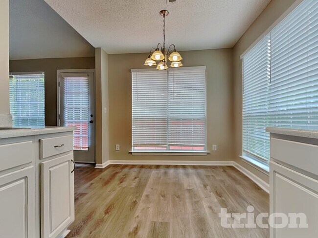 Building Photo - 4050 Monarch Dr