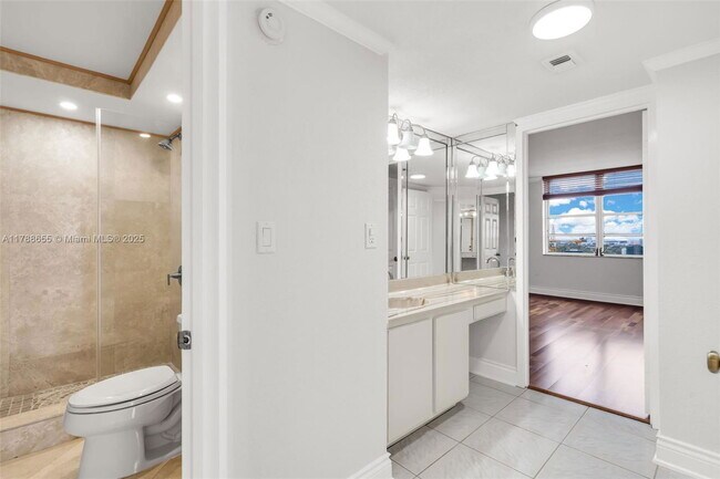 Building Photo - 2333 Brickell Ave