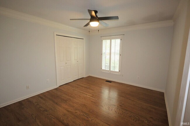 Building Photo - 8231 Lake Terrace Dr