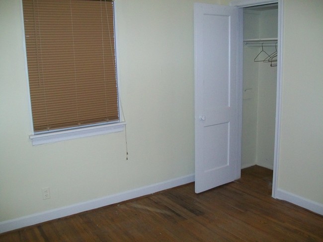 Building Photo - 6416 Kensington Ave