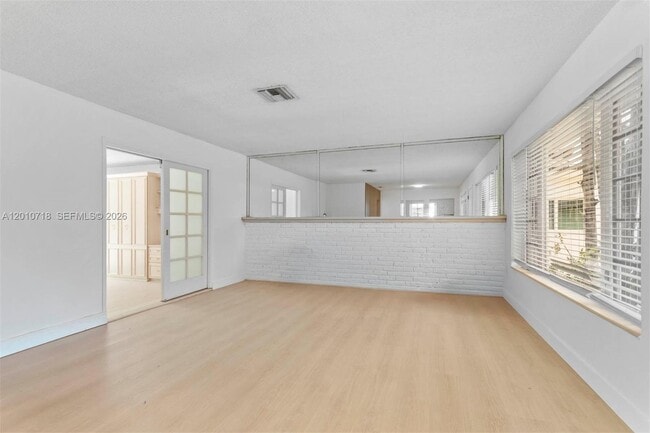 Building Photo - 9125 Carlyle Ave