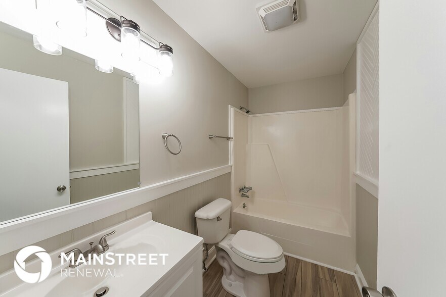 Building Photo - 2064 Edenwood Dr