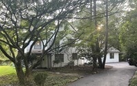 Building Photo - 134 Yew Rd