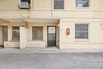 Building Photo - "Charming 1-Bedroom Retreat in Sherman - Your Perfect Urban Escape!"