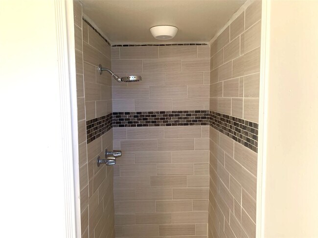 Building Photo - 13611 Elm Ct