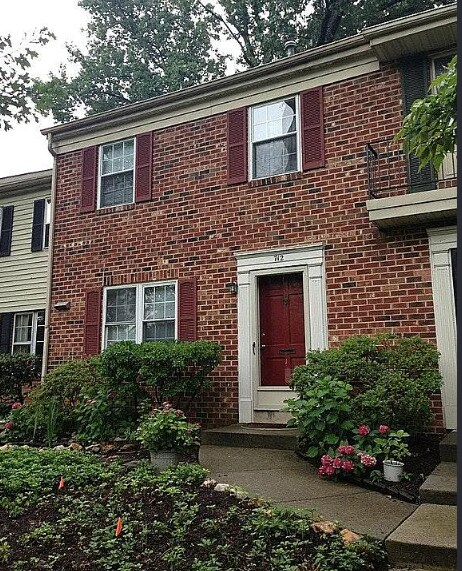 Building Photo - 712 College Pky