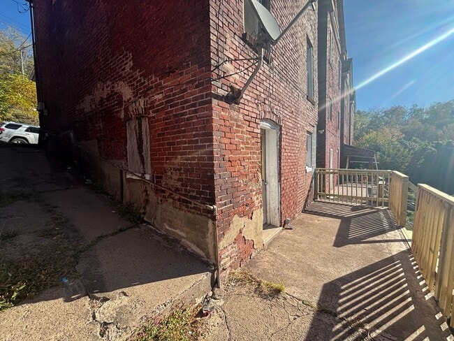 Building Photo - Updated flooring, finished basement, and g...