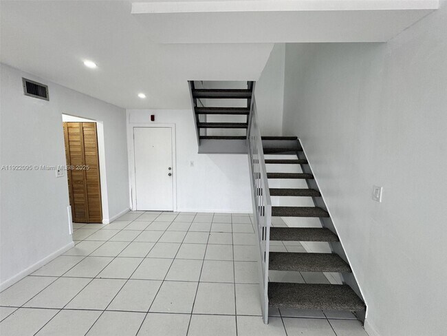 Building Photo - 10651 SW 108th Ave