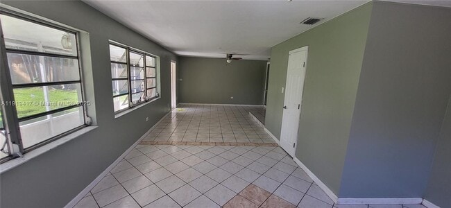 Building Photo - 1310 NE 143rd St