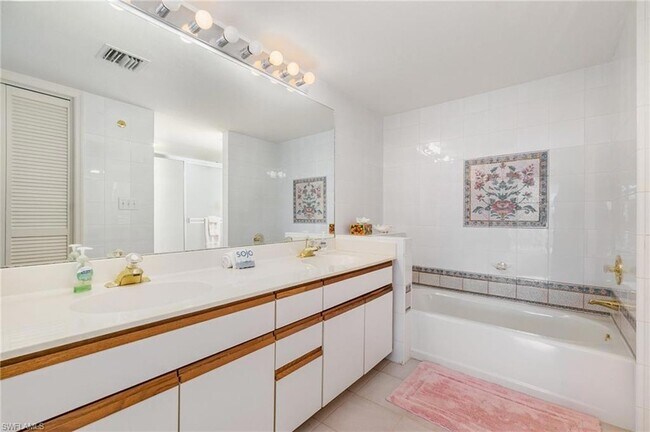 Building Photo - 4111 Lake Forest Dr