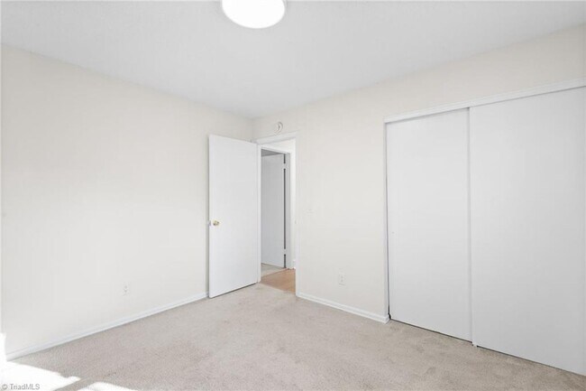 Building Photo - 1705 Three Meadows Rd