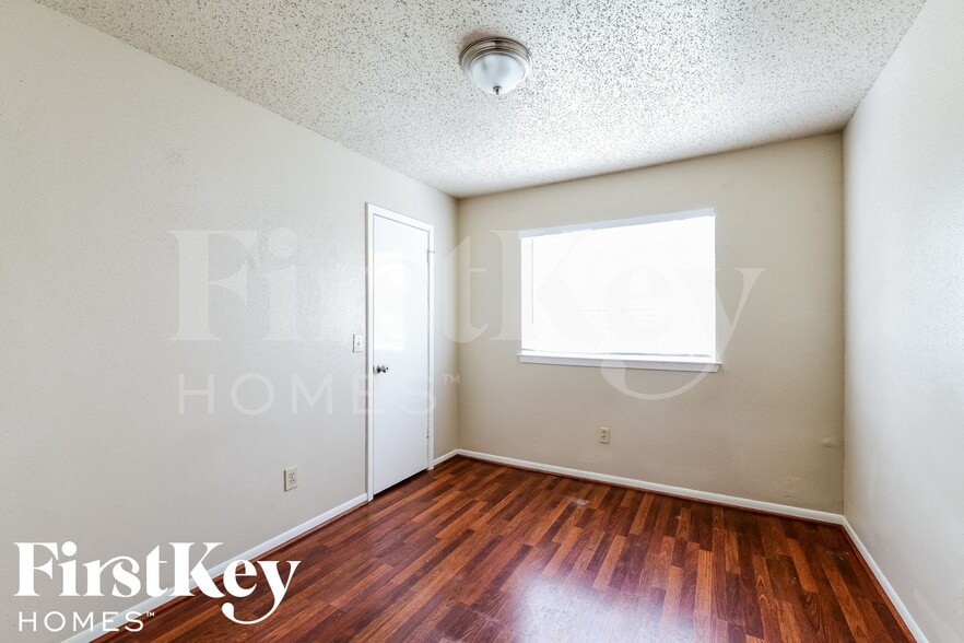 Building Photo - 21407 Highland Knolls Dr