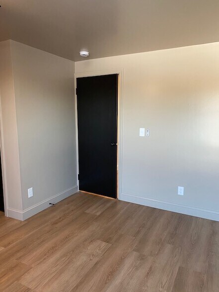 Building Photo - 20 Juniper Ln