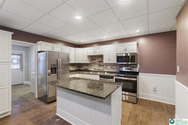 Building Photo - 193 S 4th St