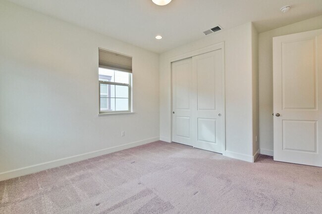 Building Photo - Gorgeous Santa Clara Home with Pool, EV Ho...
