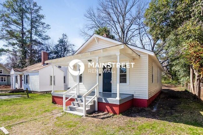 Building Photo - 3 Bedroom Pet-Friendly Home in Charlotte, NC with Main Street Renewal