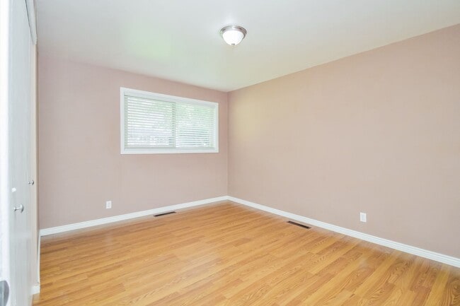 Building Photo - Cozy 3 Bed, 1 Bath Pet-Friendly Home with ...