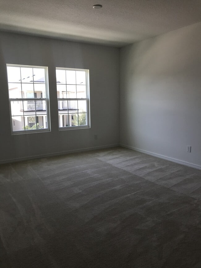 Building Photo - TWO BEDROOM TOWNHOUSE WITH LOFT AND PRIVTE BALCONY