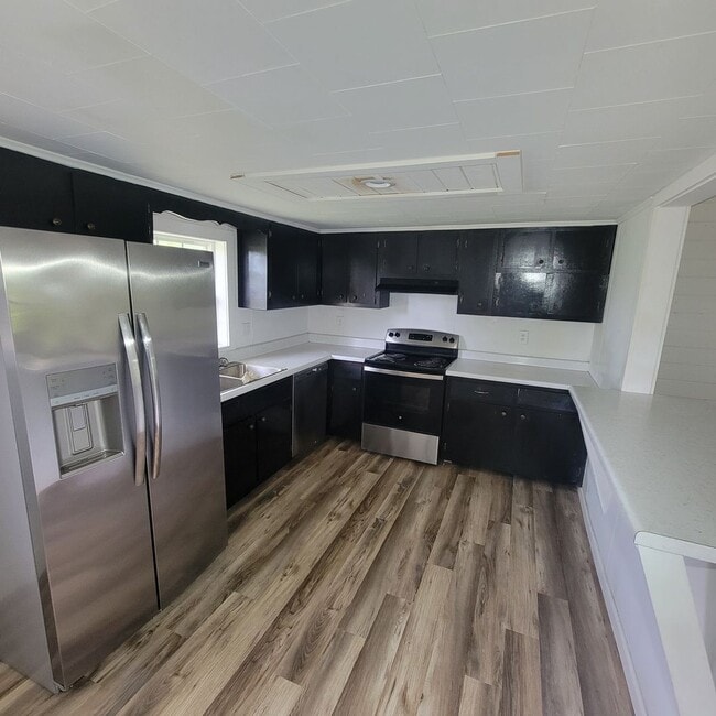 Building Photo - 2 Bed, 1.5 Bath-Residential/Commercial