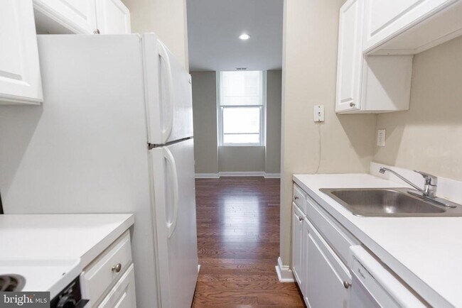 Building Photo - 1600 Walnut St