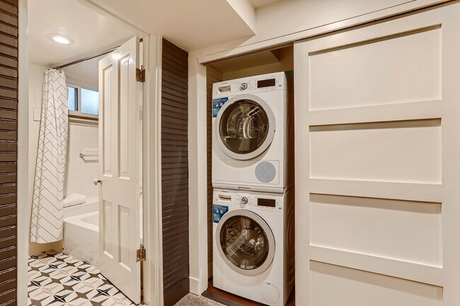 Building Photo - 1477 St Paul St